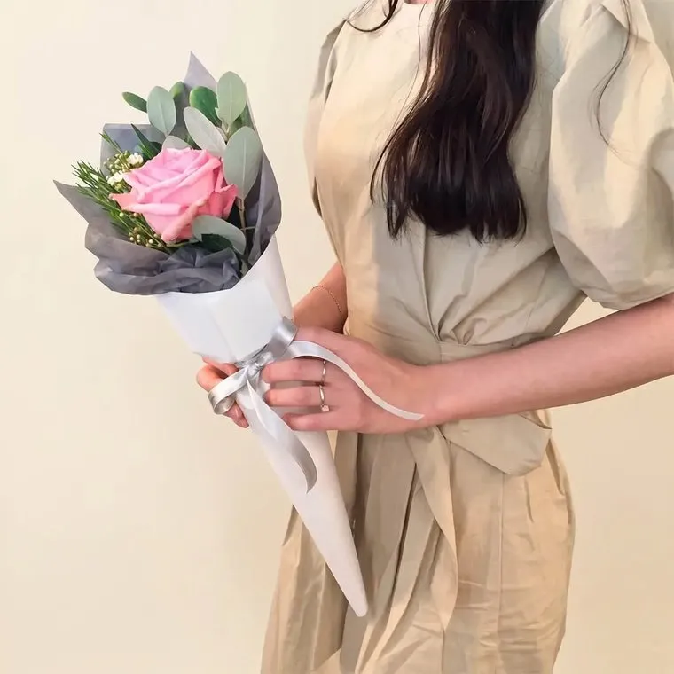 Ramo con una flor